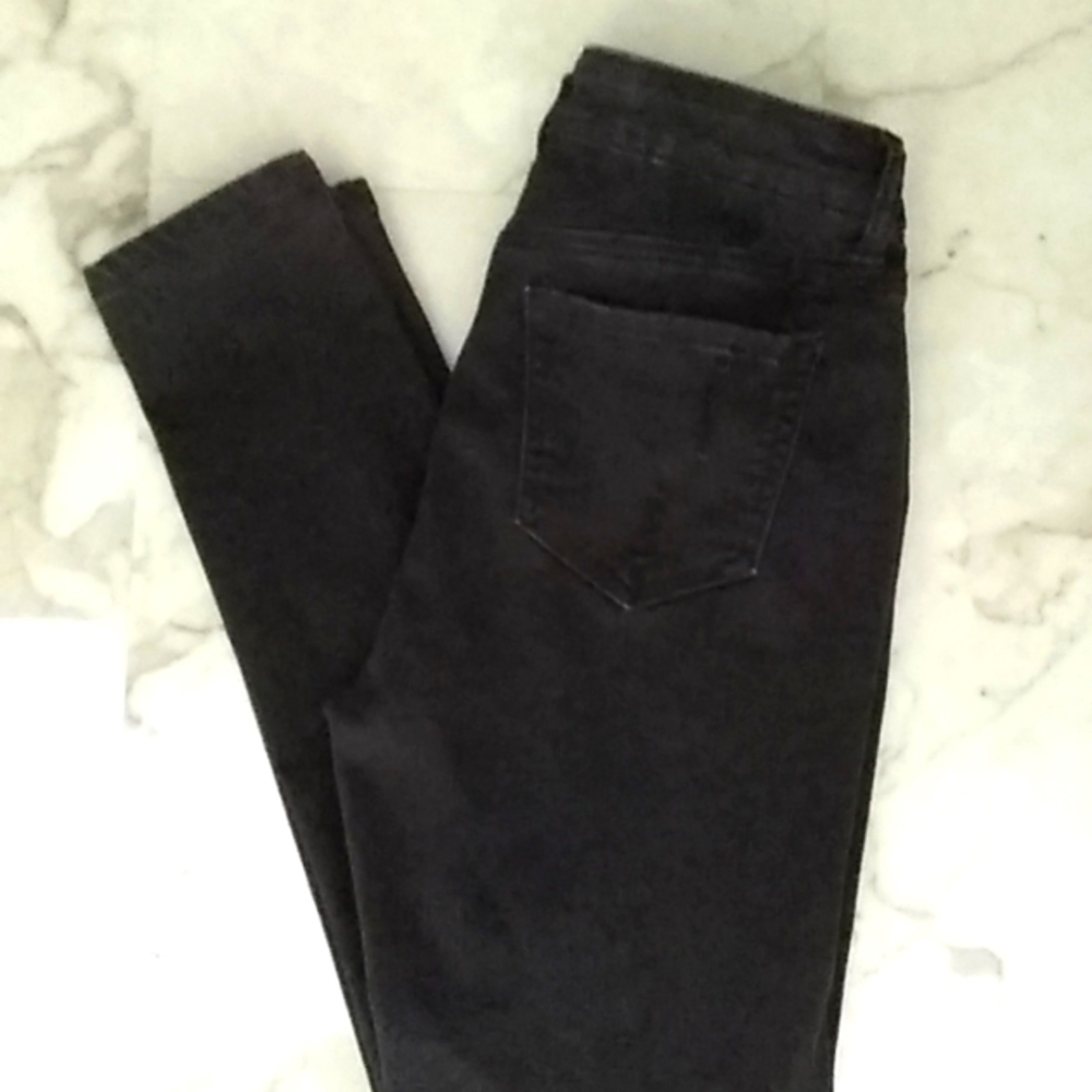 ENJEAN distressed jeans.